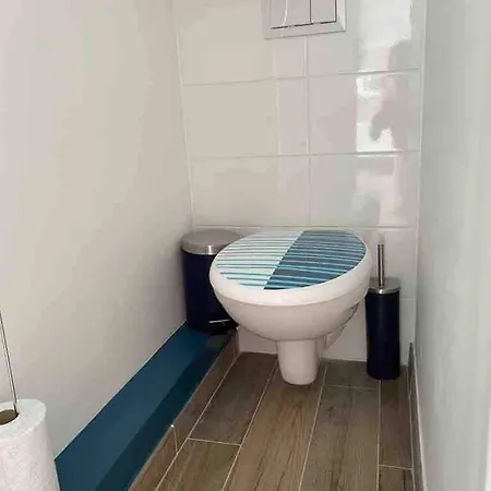 Maisonnette De La *